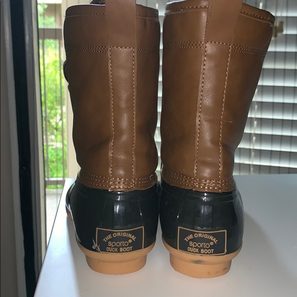 Duck boots